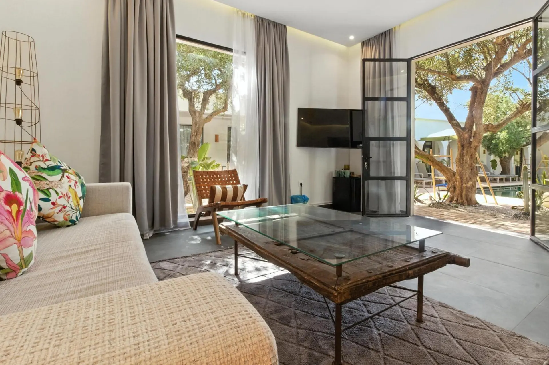 Rose Suite 6 – 2